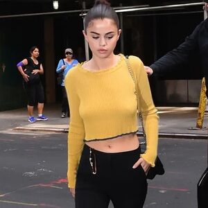 For love and lemons mustard lettuce trim cropped sweater size small